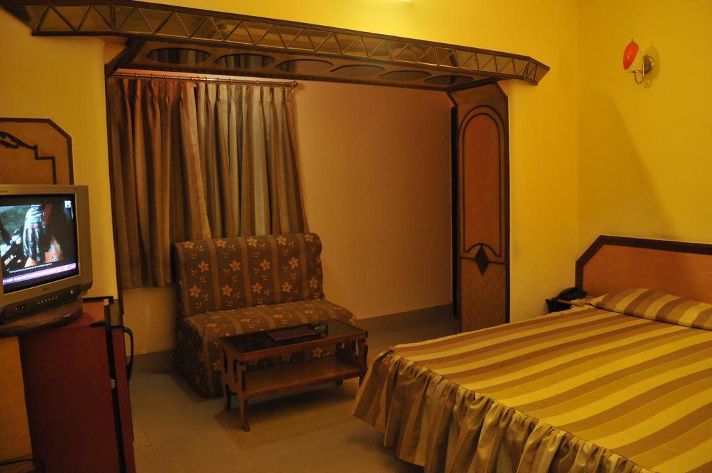 Hotel Heera Kolkata Ruang foto