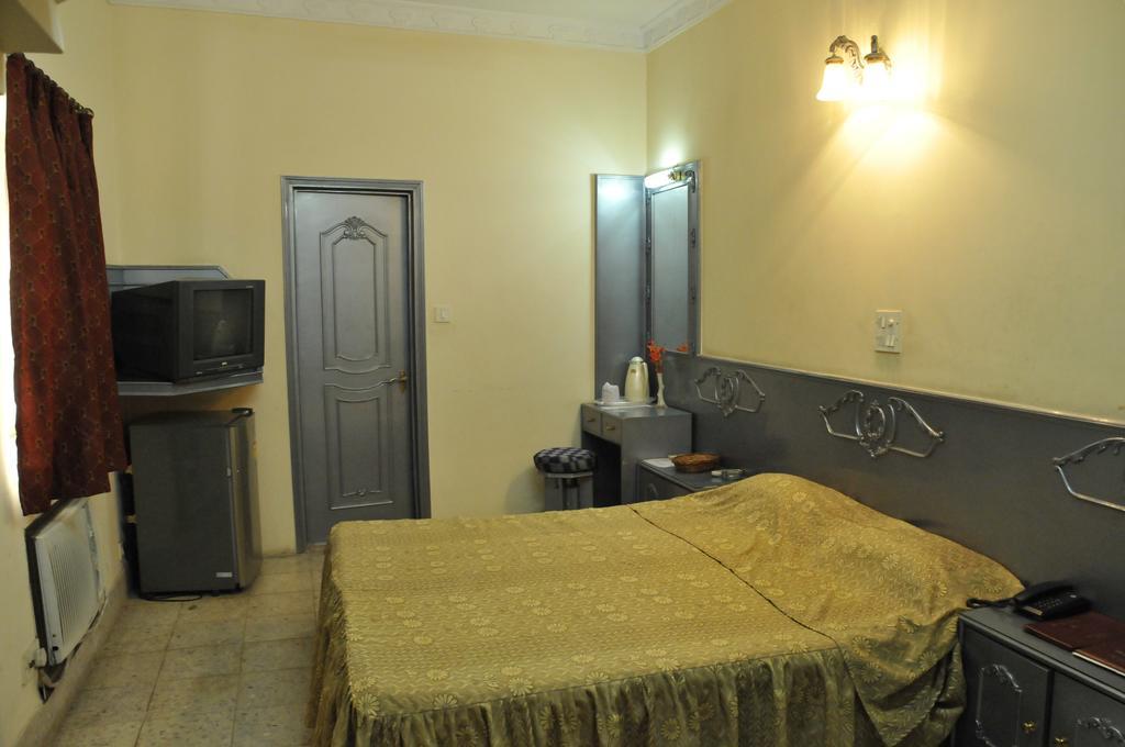 Hotel Heera Kolkata Ruang foto