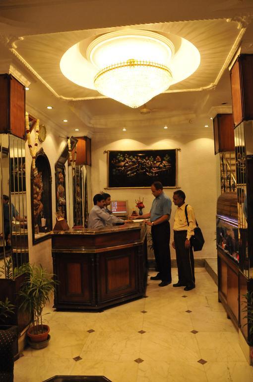 Hotel Heera Kolkata Bagian luar foto