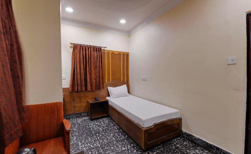 Hotel Heera Kolkata Bagian luar foto