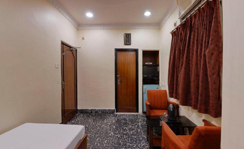 Hotel Heera Kolkata Bagian luar foto