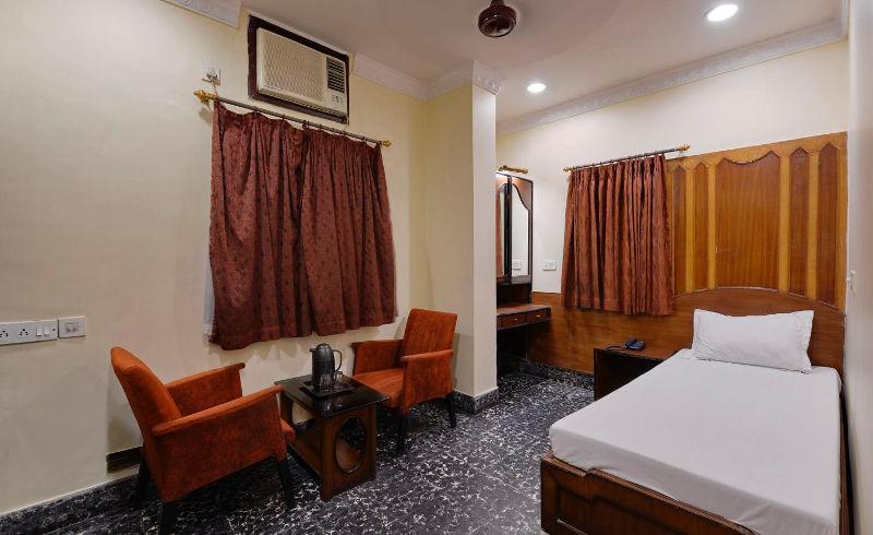 Hotel Heera Kolkata Bagian luar foto