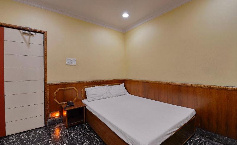 Hotel Heera Kolkata Bagian luar foto