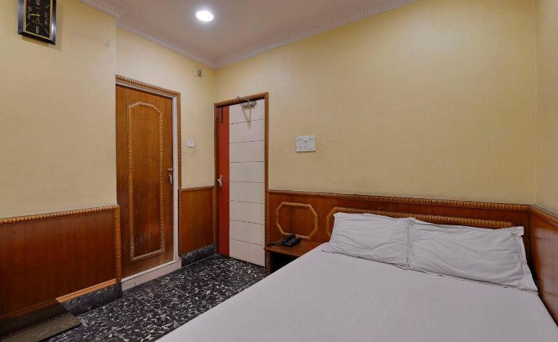 Hotel Heera Kolkata Bagian luar foto