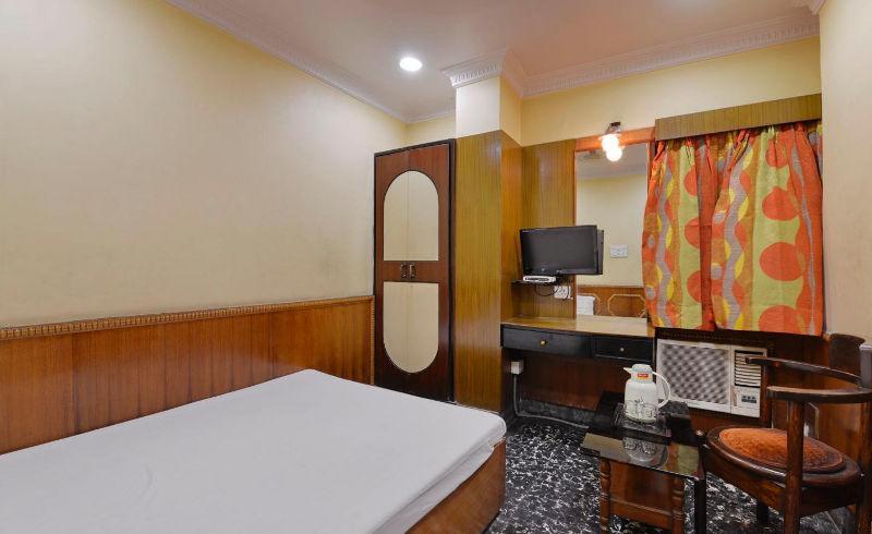 Hotel Heera Kolkata Bagian luar foto