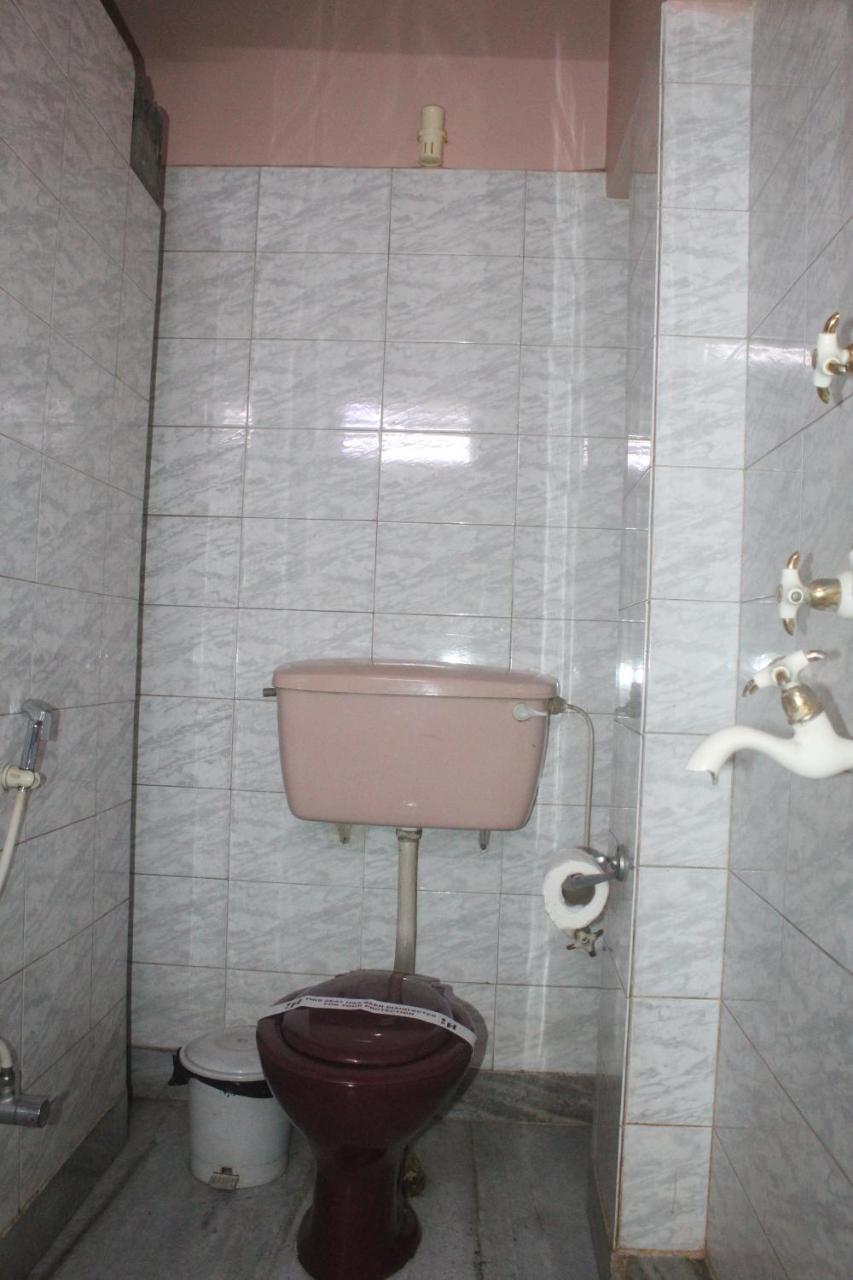 Hotel Heera Kolkata Bagian luar foto