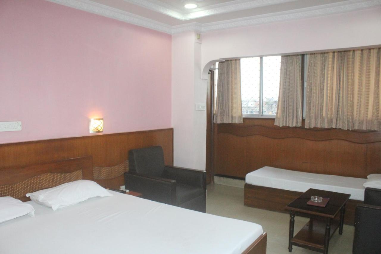 Hotel Heera Kolkata Bagian luar foto