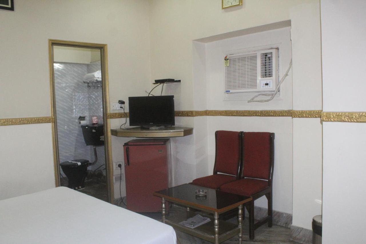 Hotel Heera Kolkata Bagian luar foto