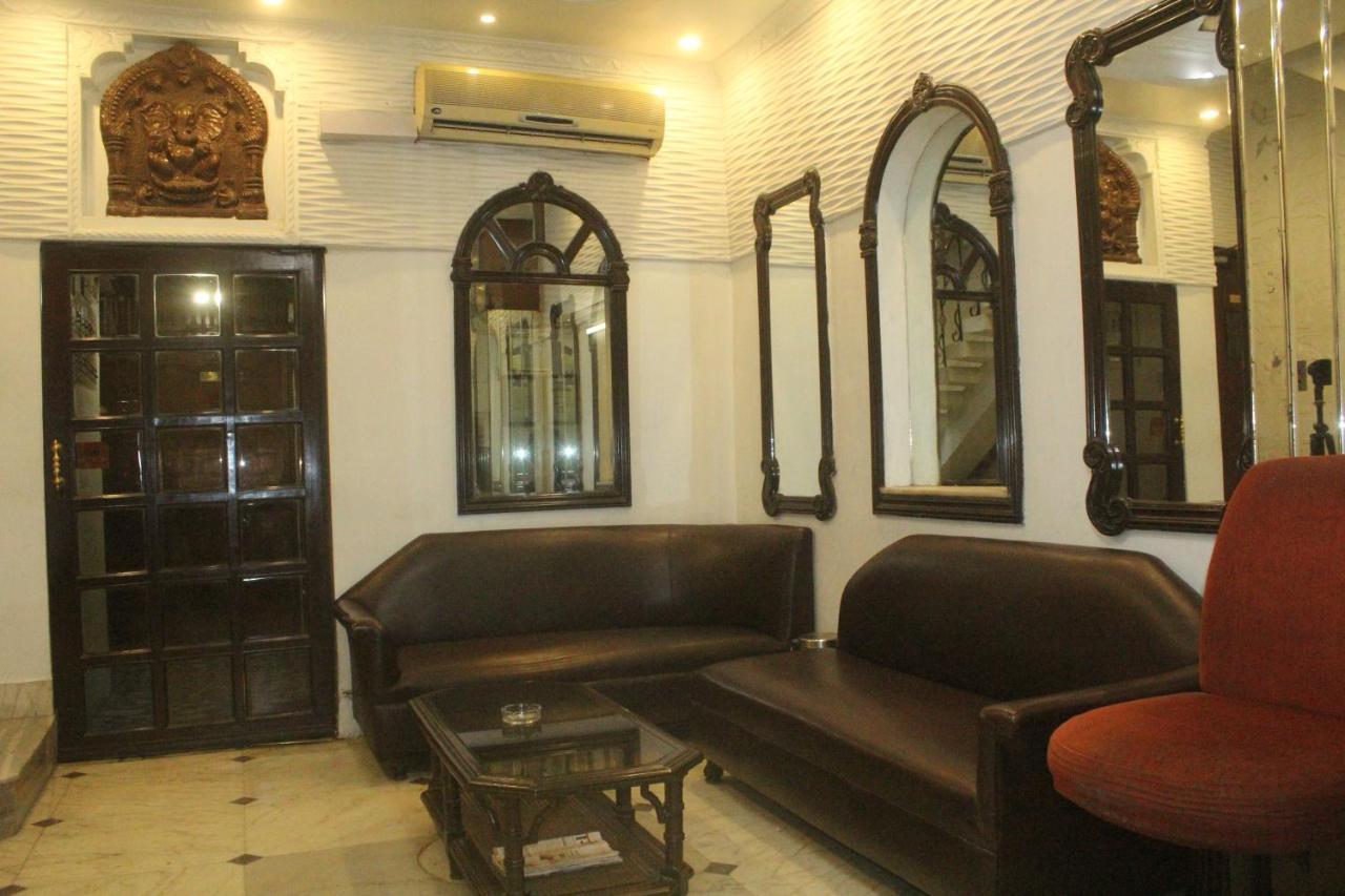 Hotel Heera Kolkata Bagian luar foto